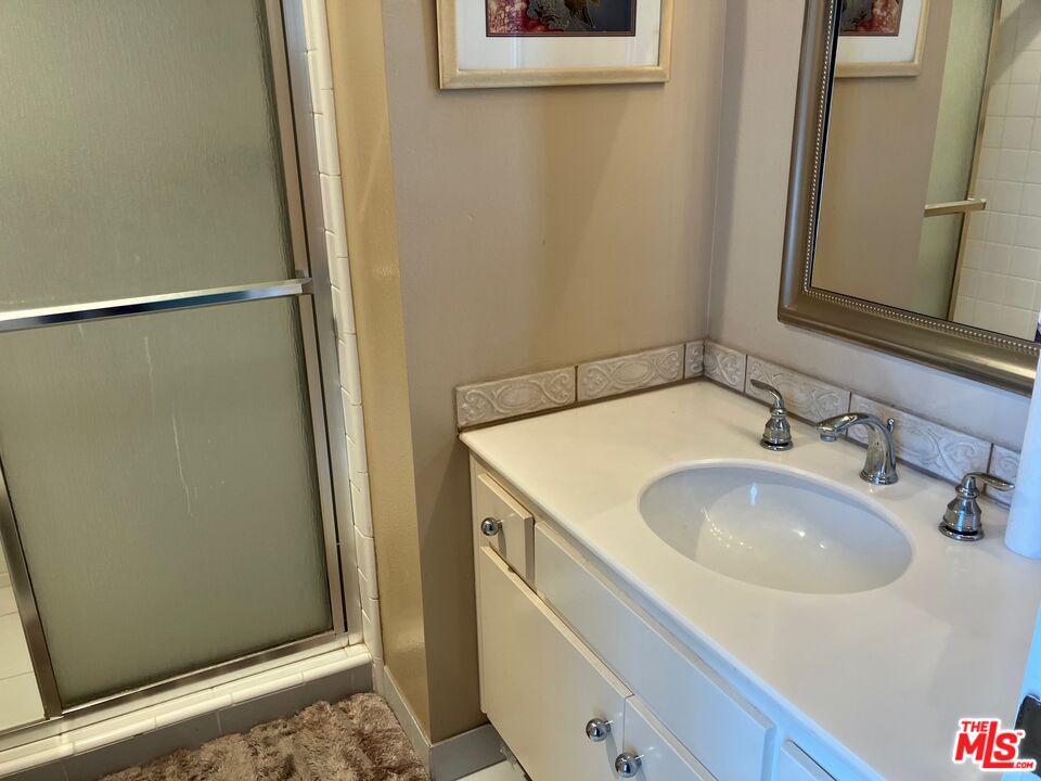 4315 Redwood Ave Unit: 1