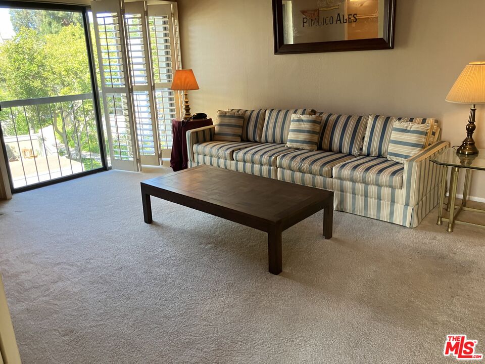 4315 Redwood Ave Unit: 1