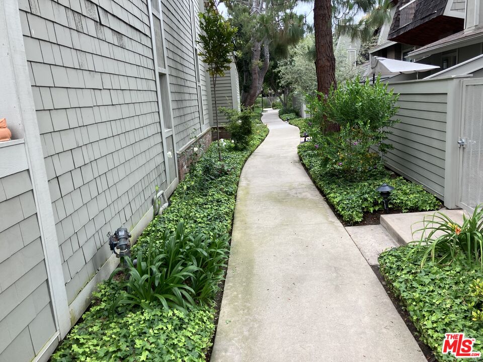 4305 Redwood Ave Unit: 1