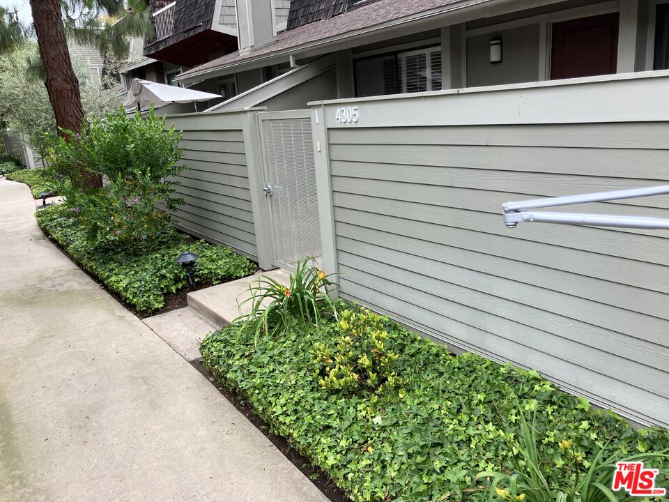 4305 Redwood Ave Unit: 1