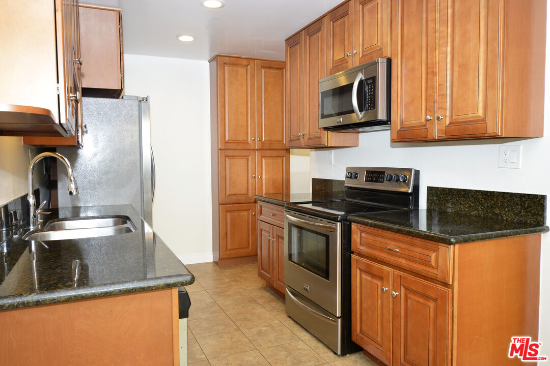 5950 Canterbury Dr Unit: C212