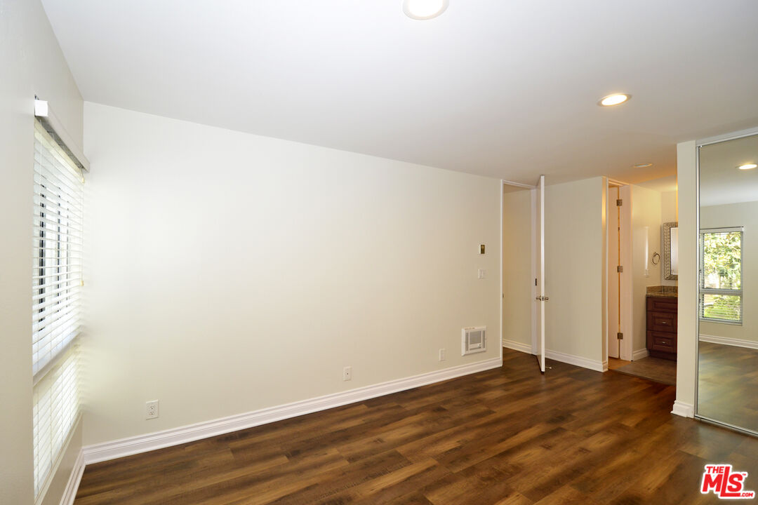 5950 Canterbury Dr Unit: C212