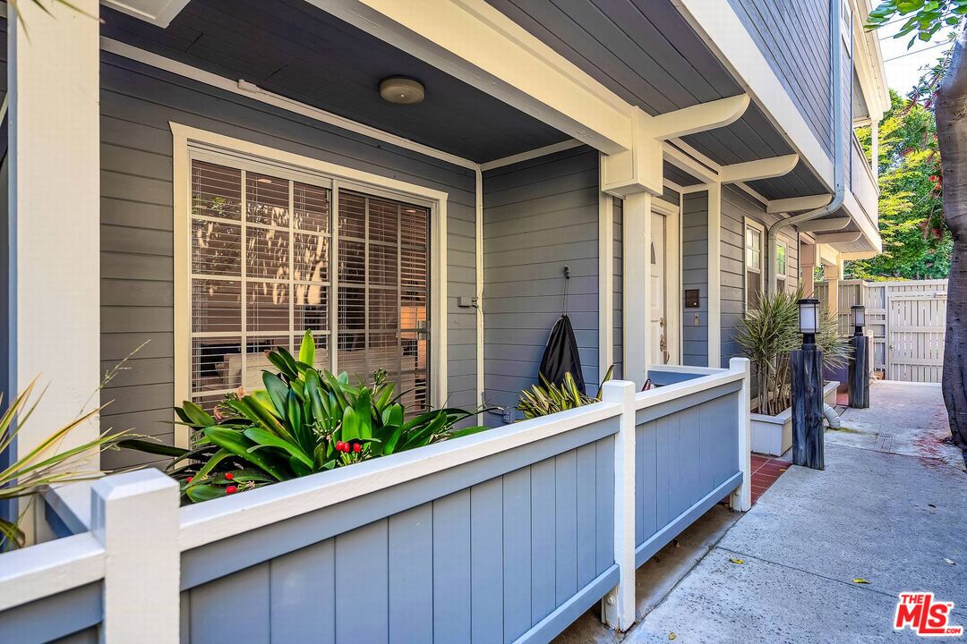 1426 California Ave Unit: 2