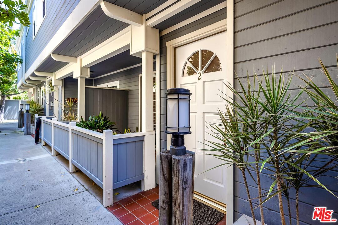1426 California Ave Unit: 2
