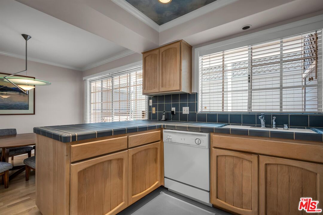 1426 California Ave Unit: 2