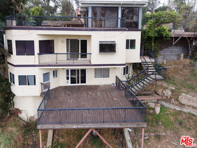 860 LINDA FLORA DR