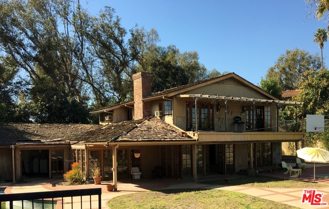 860 LINDA FLORA DR