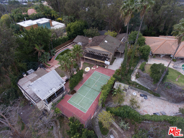 860 LINDA FLORA DR