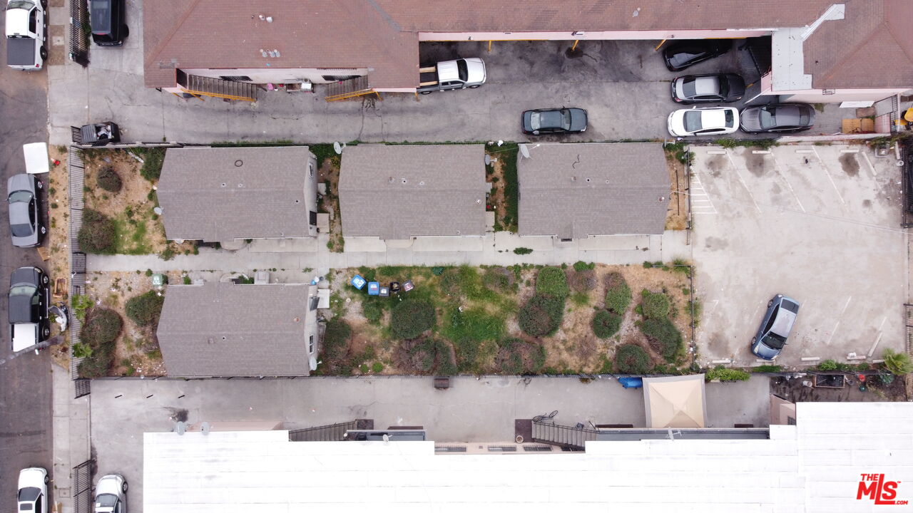 636 W 81st St