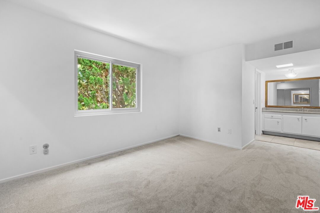 11260 Overland Ave Unit: 18A