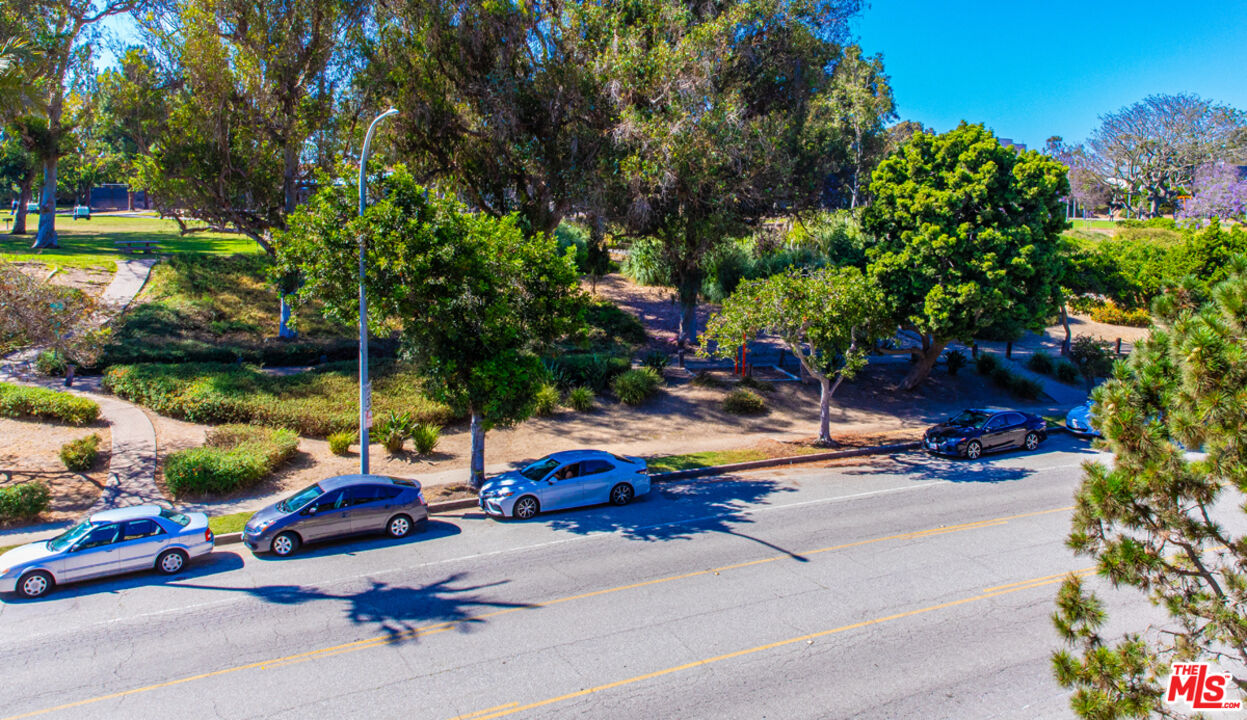 6250 Buckingham Pkwy Unit: 211