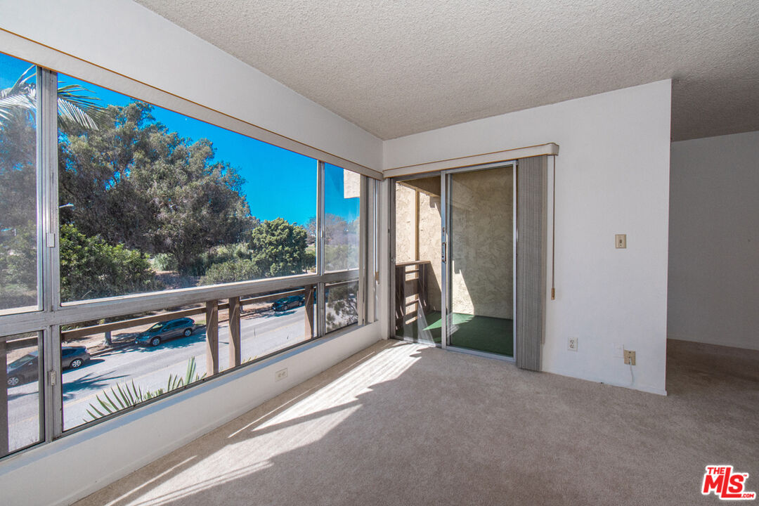 6250 Buckingham Pkwy Unit: 211