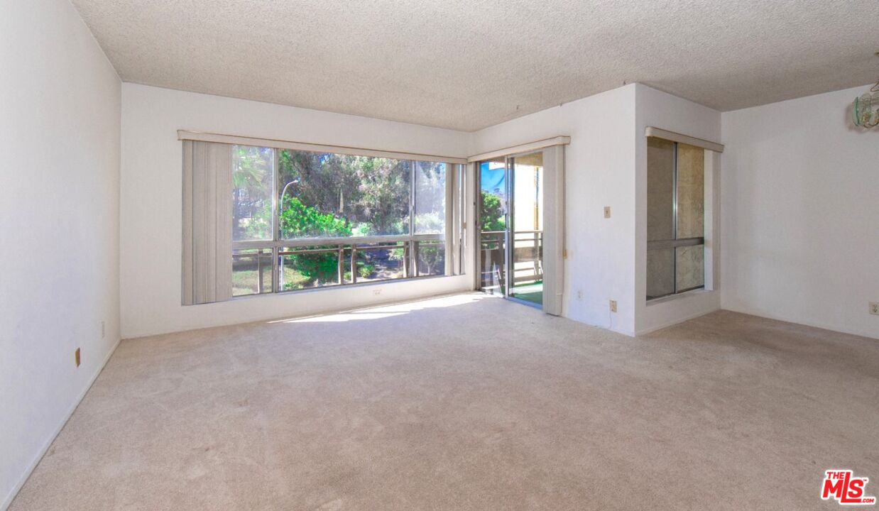 6250 Buckingham Pkwy Unit: 211