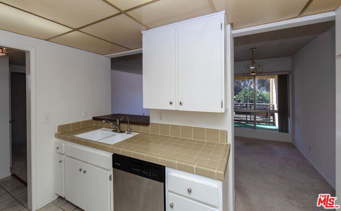 6250 Buckingham Pkwy Unit: 211