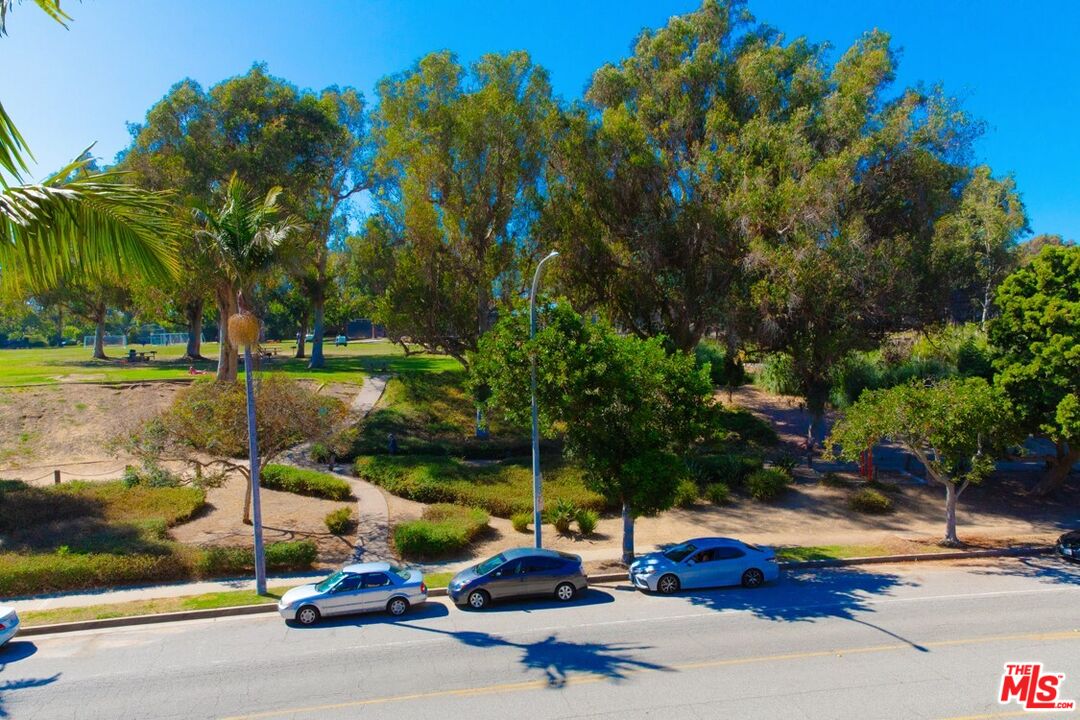 6250 Buckingham Pkwy Unit: 211