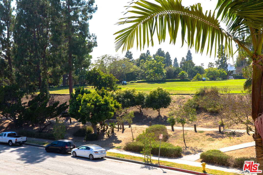 6250 Buckingham Pkwy Unit: 211