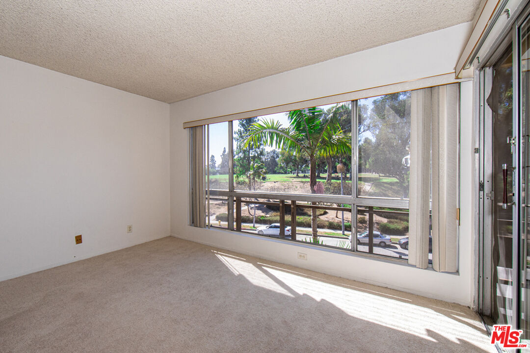 6250 Buckingham Pkwy Unit: 211