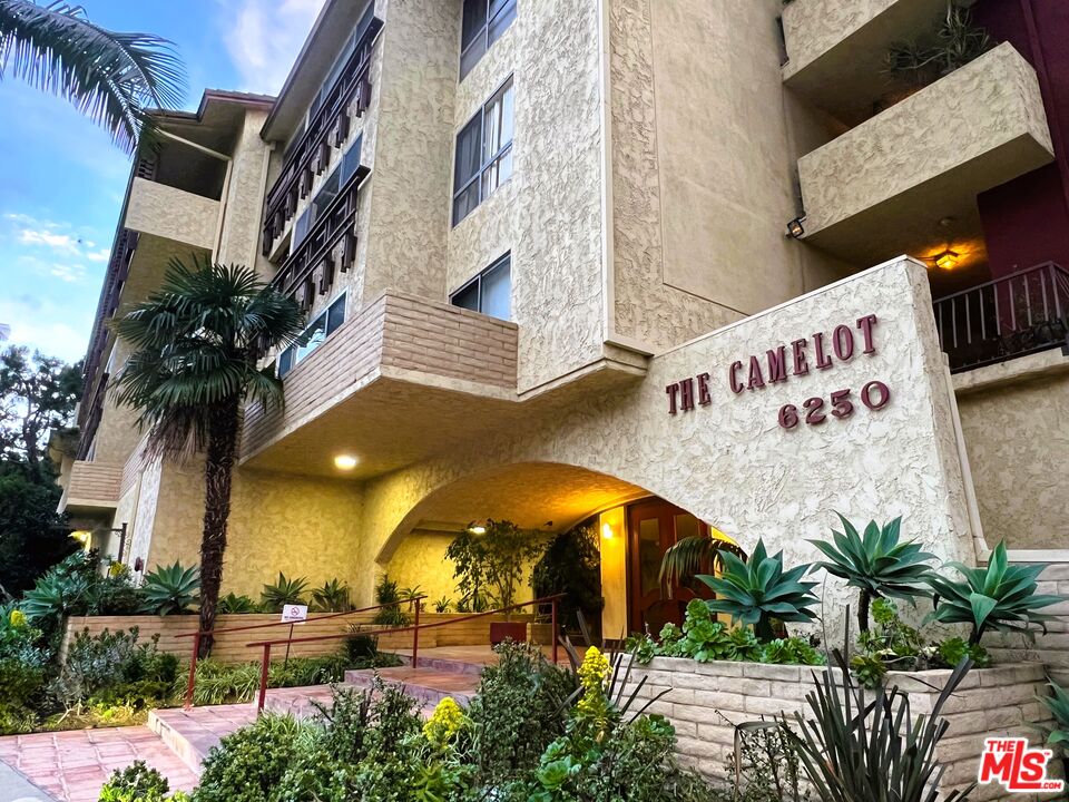 6250 Buckingham Pkwy Unit: 211