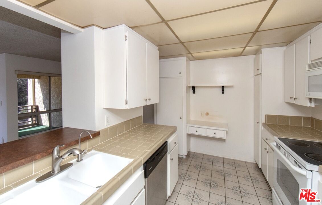 6250 Buckingham Pkwy Unit: 211