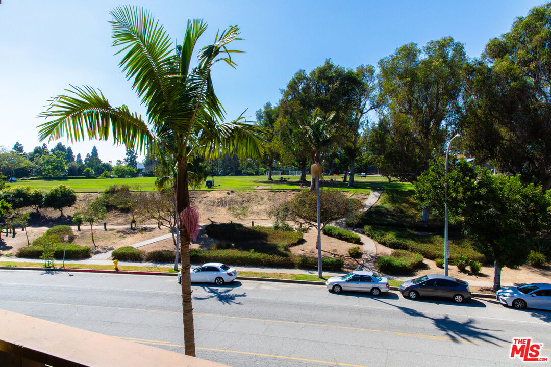 6250 Buckingham Pkwy Unit: 211