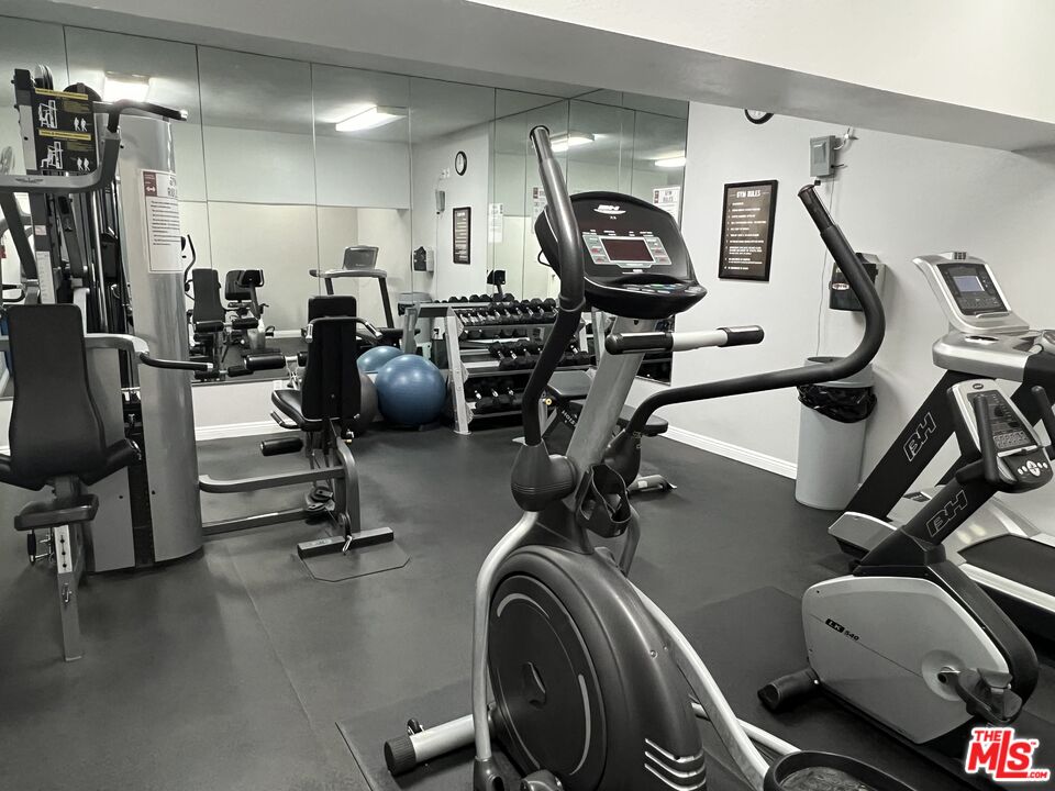 6250 Buckingham Pkwy Unit: 211