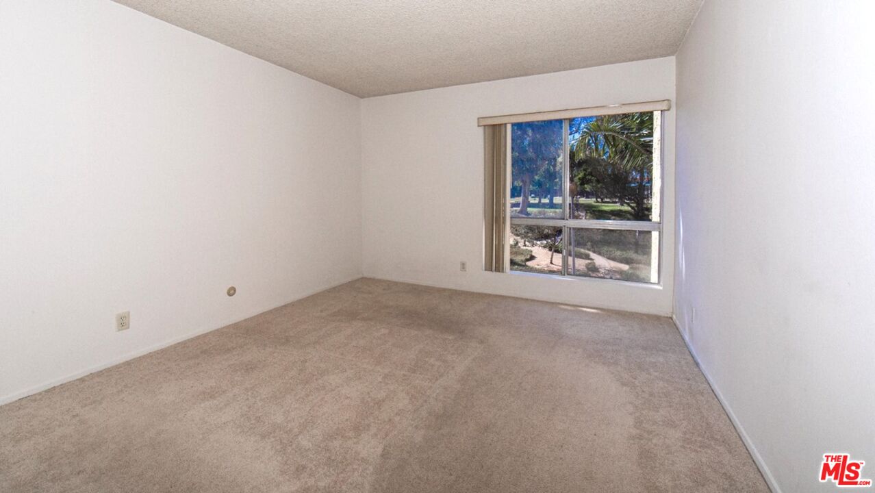 6250 Buckingham Pkwy Unit: 211