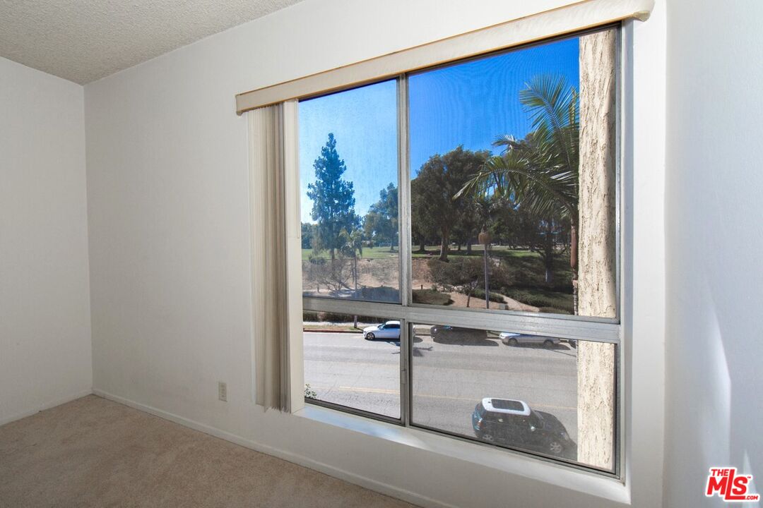 6250 Buckingham Pkwy Unit: 211