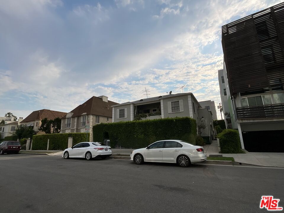 117 N Kings Unit: 119 3/4