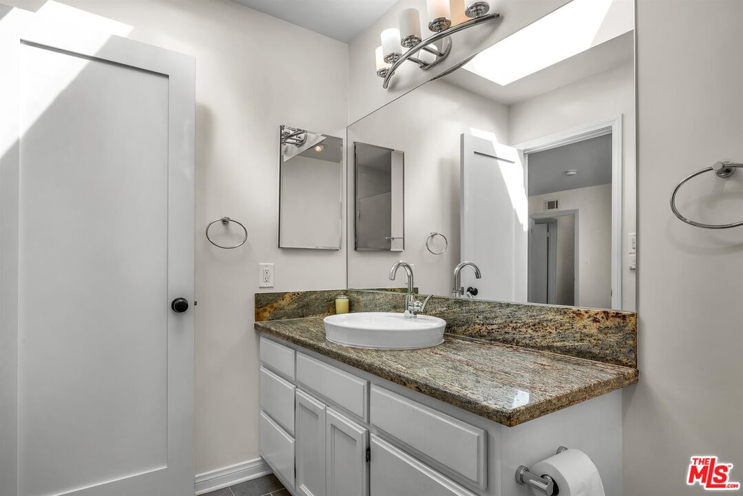 5215 S Sepulveda Blvd Unit: 11D