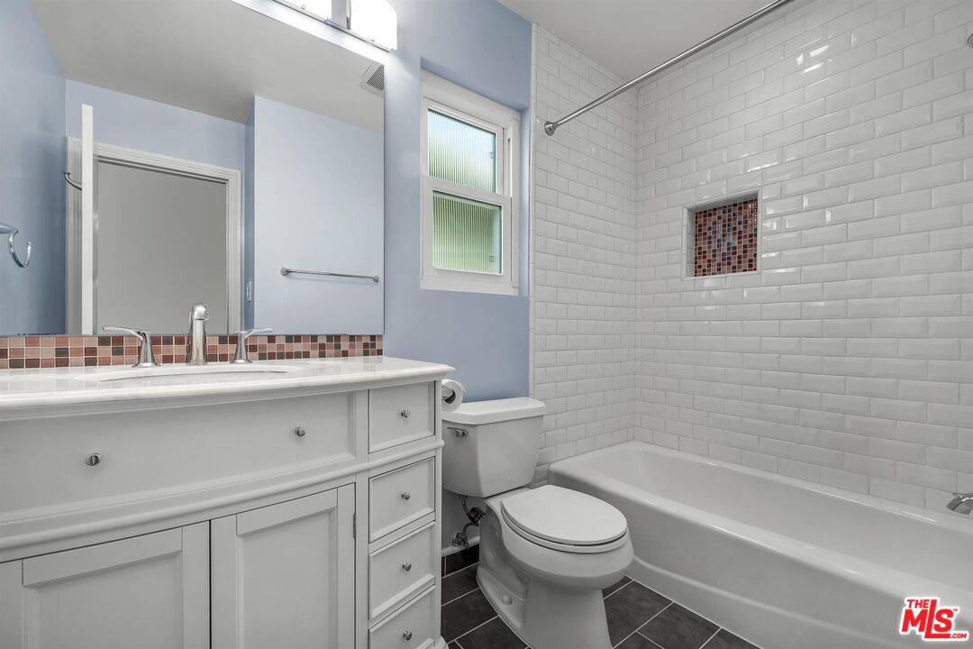 5215 S Sepulveda Blvd Unit: 11D
