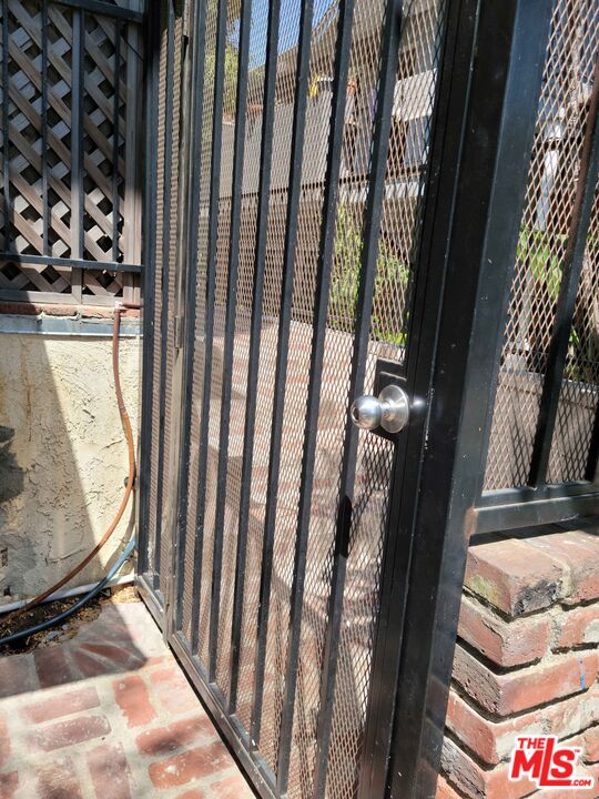 1322 Wellesley Ave Unit: 6