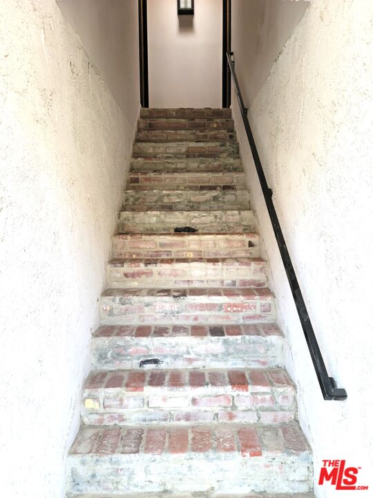 1322 Wellesley Ave Unit: 6