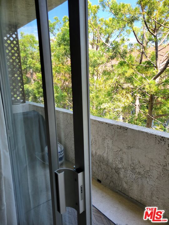 1322 Wellesley Ave Unit: 6