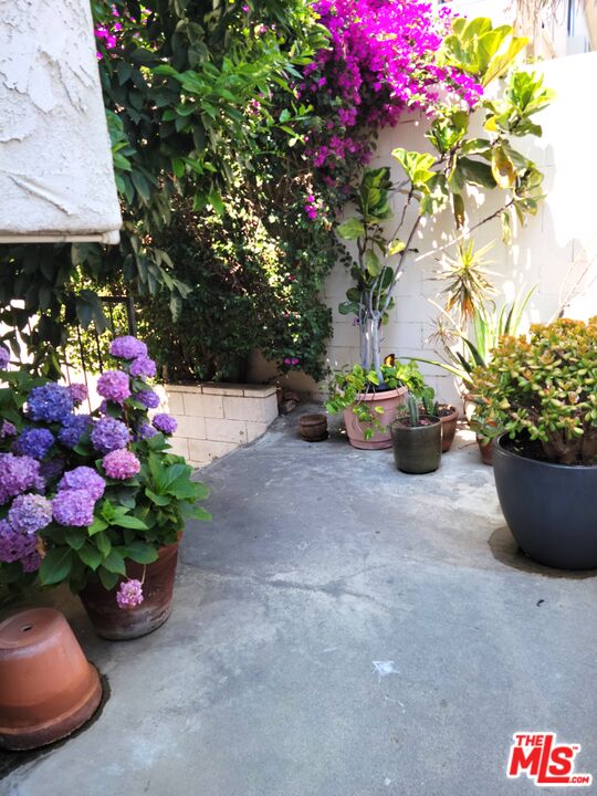 1322 Wellesley Ave Unit: 6