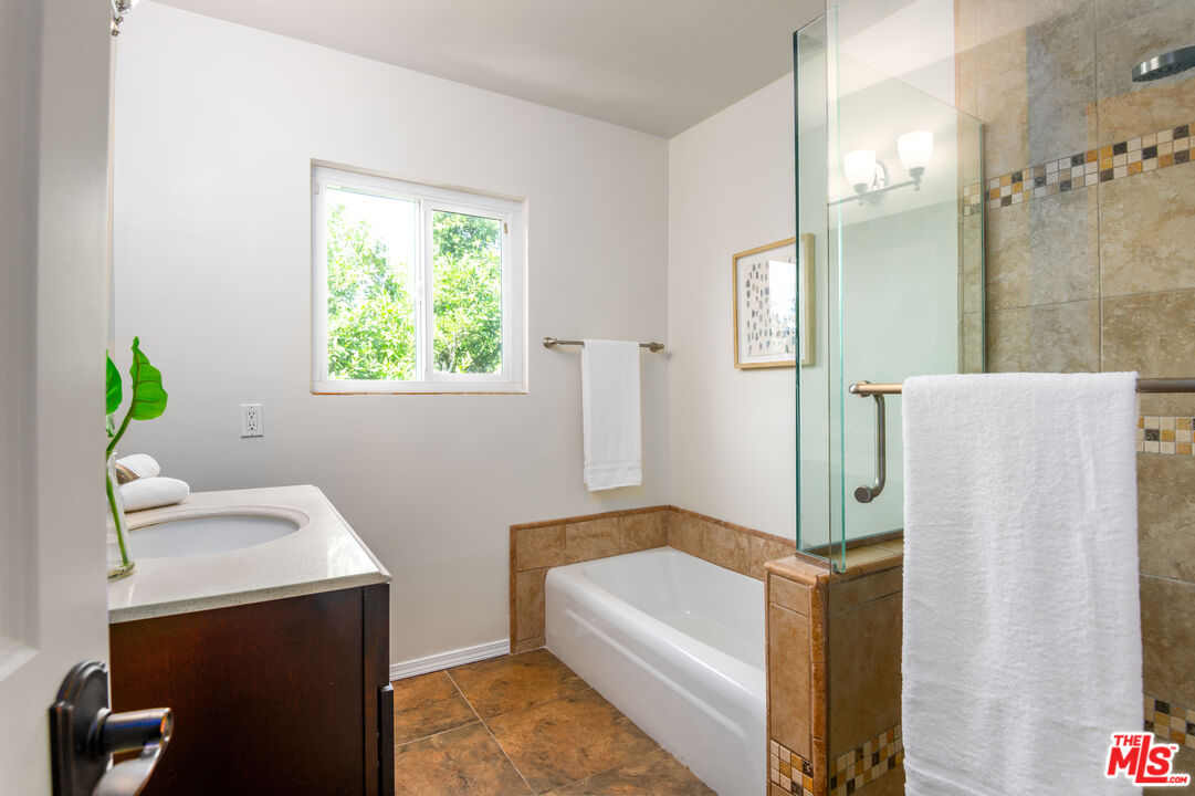 5950 Buckingham Pkwy Unit: 601