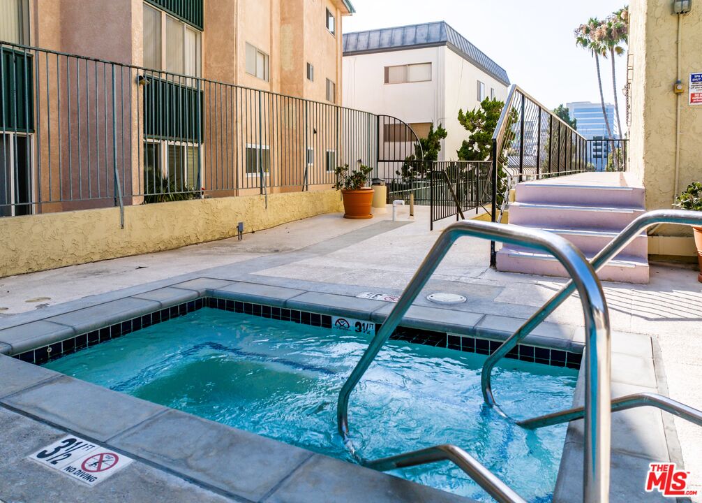 5950 Buckingham Pkwy Unit: 601