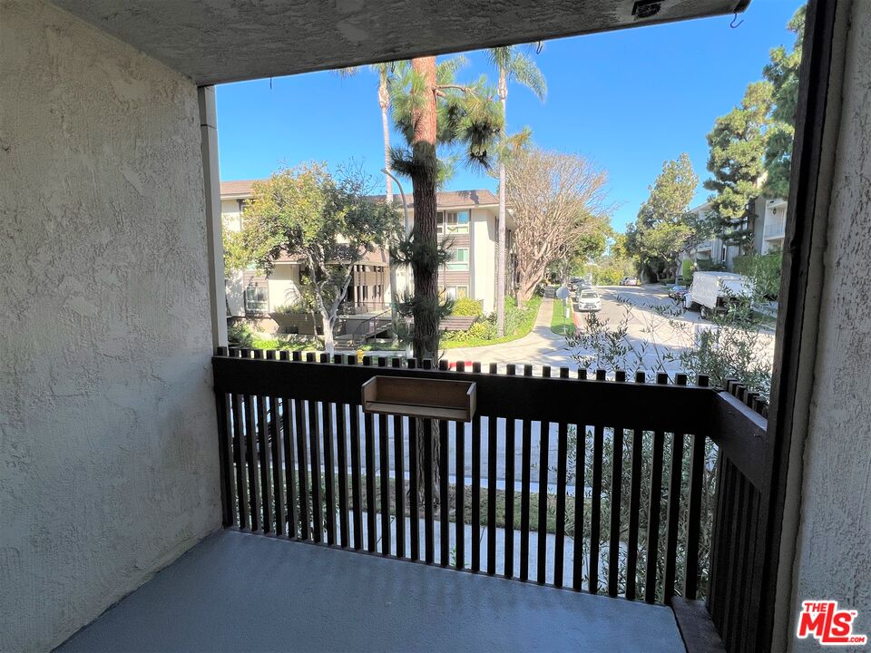 5950 Canterbury Dr Unit: C105