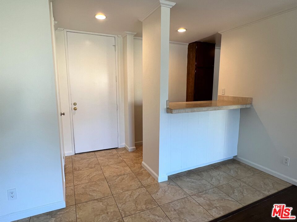 5950 Canterbury Dr Unit: C105