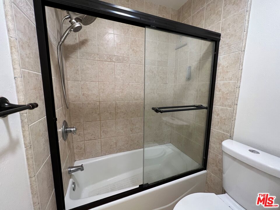 5950 Canterbury Dr Unit: C105