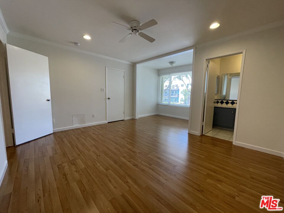 5215 S Sepulveda Blvd Unit: 4F