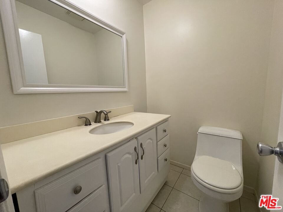 5215 S Sepulveda Blvd Unit: 4F