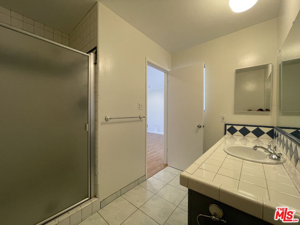 5215 S Sepulveda Blvd Unit: 4F