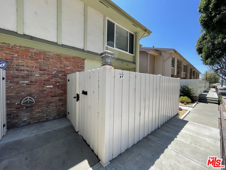 5215 S Sepulveda Blvd Unit: 4F