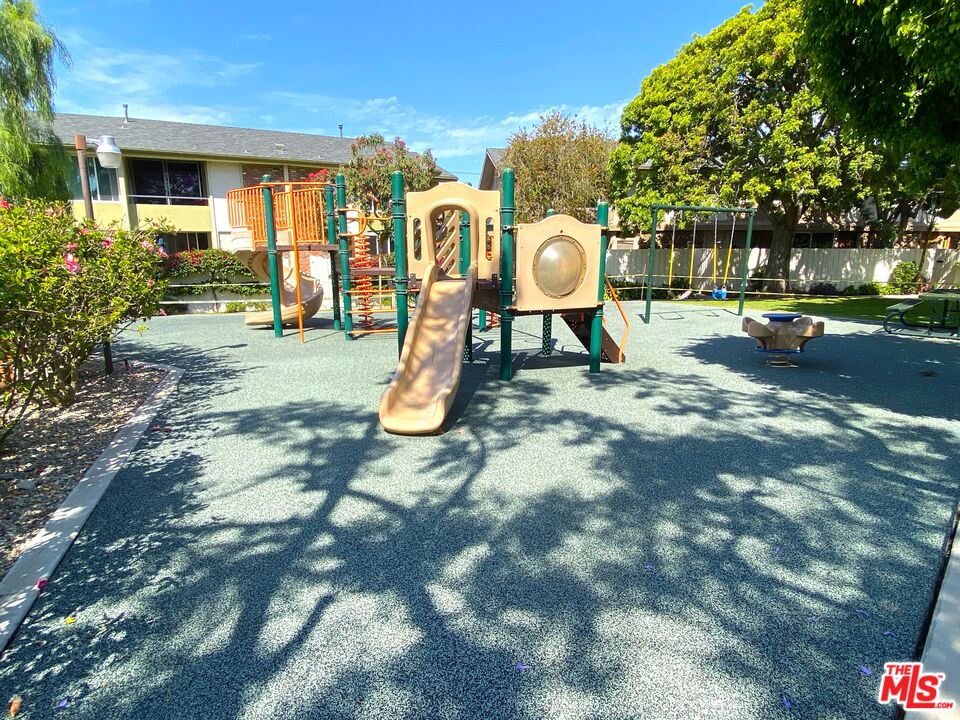 5215 S Sepulveda Blvd Unit: 4F