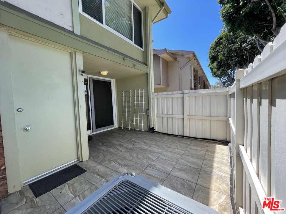 5215 S Sepulveda Blvd Unit: 4F