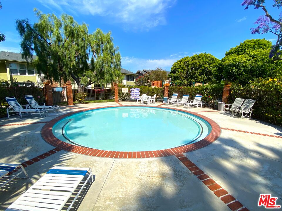 5215 S Sepulveda Blvd Unit: 4F