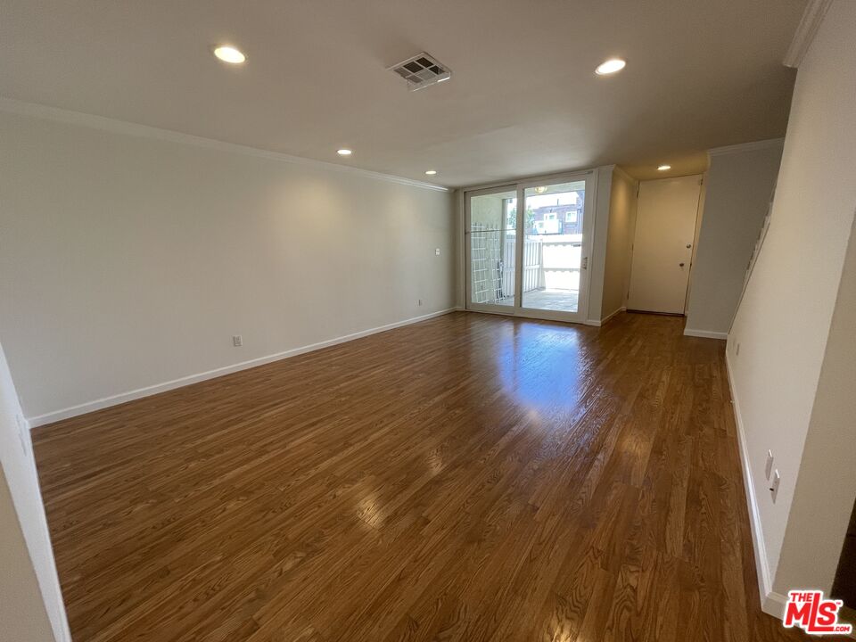 5215 S Sepulveda Blvd Unit: 4F