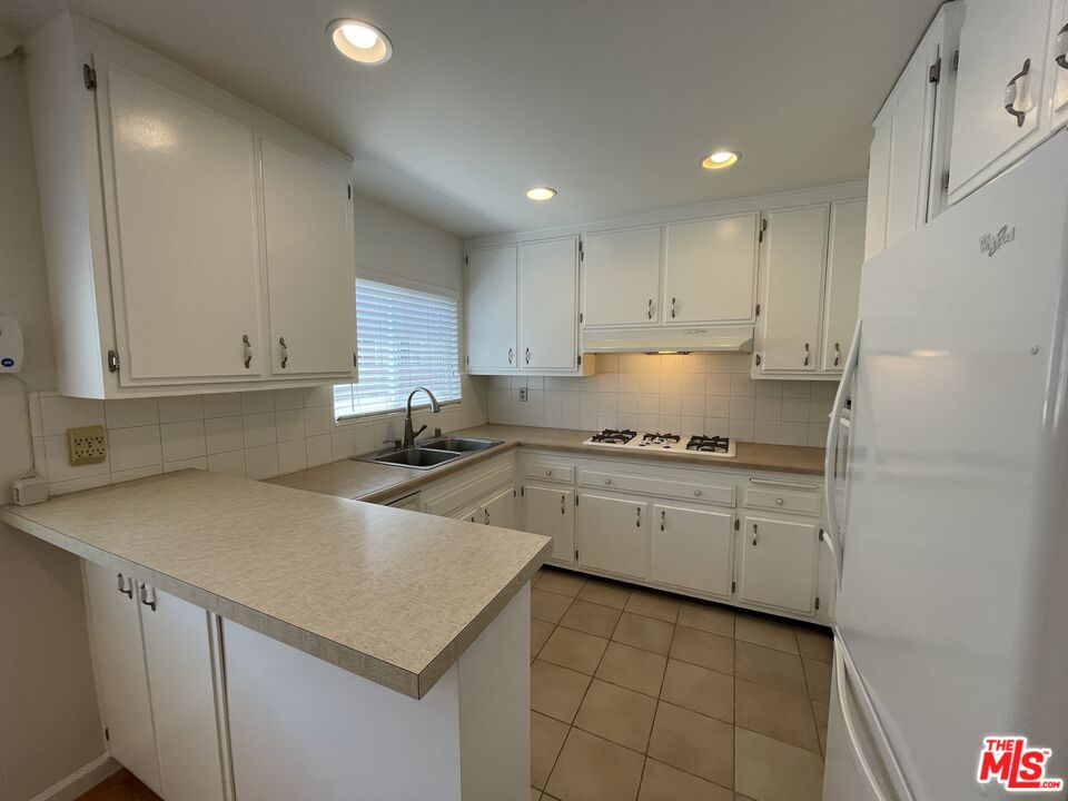 5215 S Sepulveda Blvd Unit: 4F