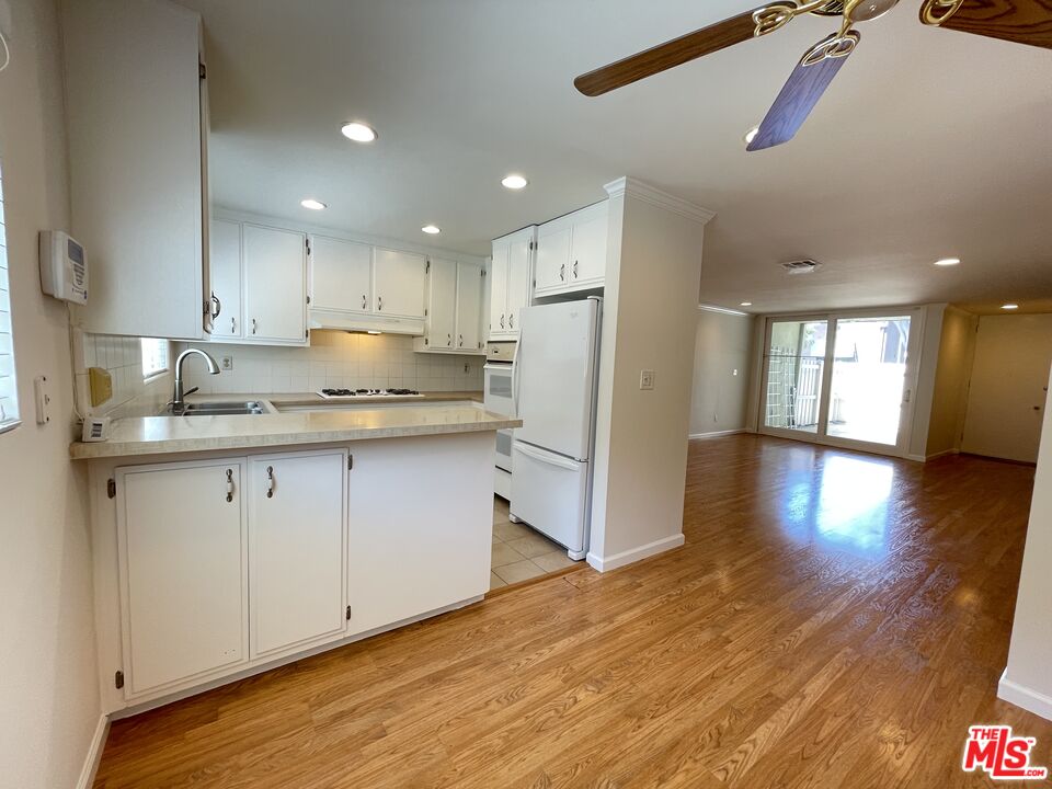 5215 S Sepulveda Blvd Unit: 4F