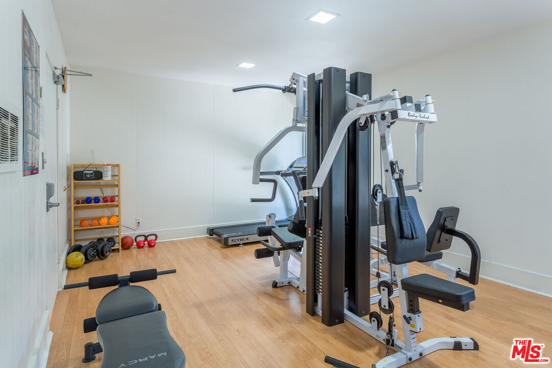 5215 S Sepulveda Blvd Unit: 4F